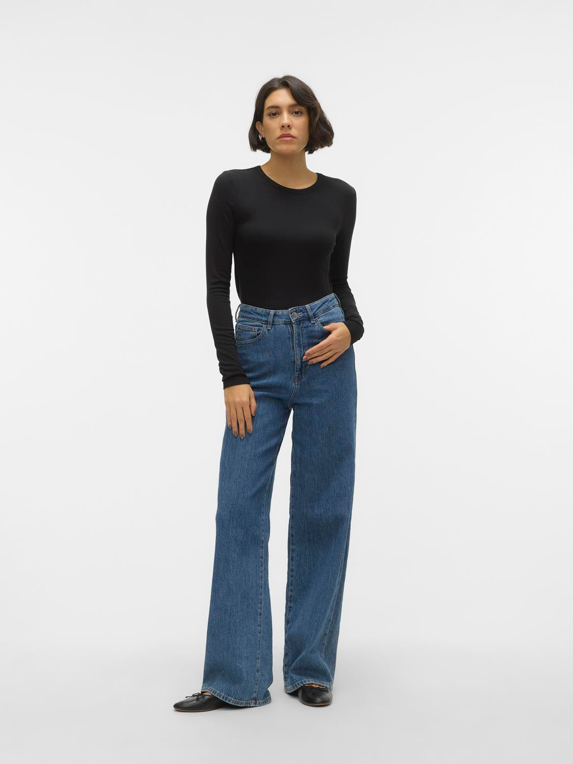 model_shot-front_full